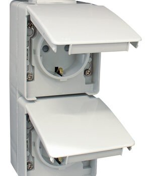 Tomada Dupla Schuko Vertical com Obturador ESTANQUE48 IP65 Cinzento
