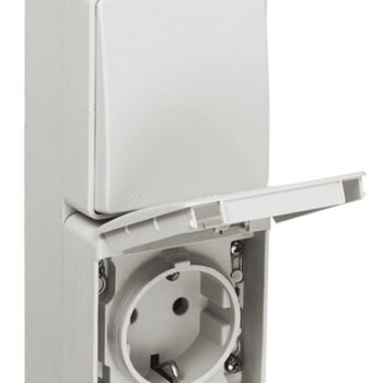 Comutador de Escada / Tomada Schuko Vertical com Obturador ESTANQUE48 IP65 Cinzento